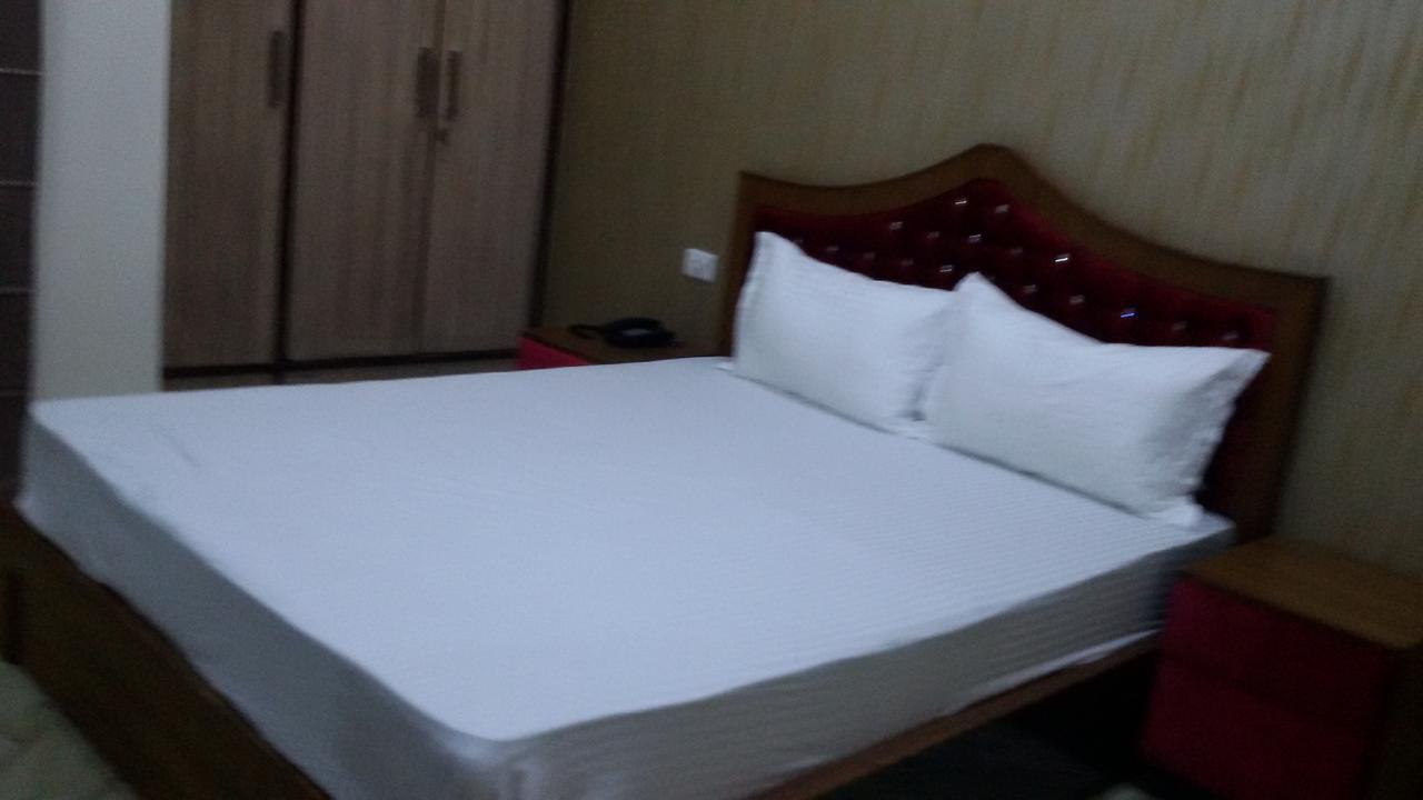 Hotel Royal International New Delhi Exteriör bild