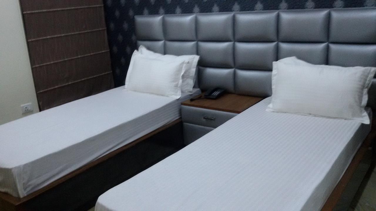 Hotel Royal International New Delhi Exteriör bild