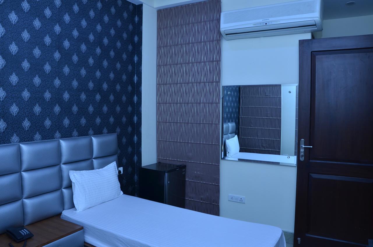 Hotel Royal International New Delhi Exteriör bild